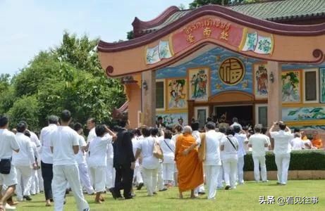 梁朝伟是他干儿子，拒见刘嘉玲张国荣，揭秘泰国白龙王的玄幻一生 第7张