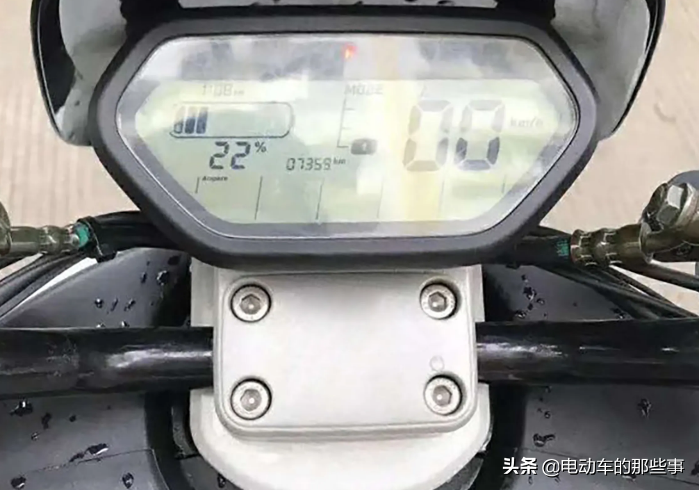 电动车显示满电一拧就三格（一用就掉3格电的解决方法） 第3张