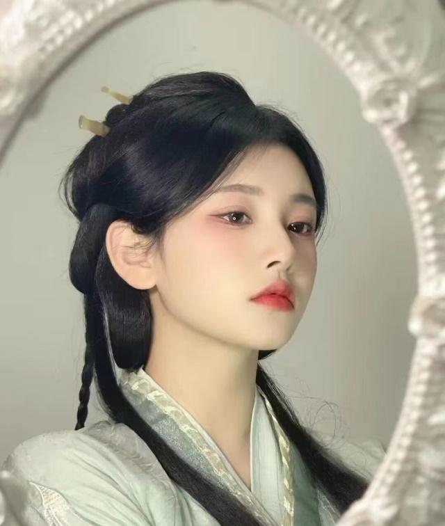 半扎半散古风发型（汉服的搭配妆发有多惊艳） 第21张