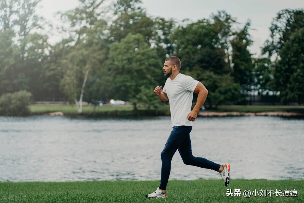 男生变帅的小技巧（男生快速提高颜值的五个小方法） 第3张