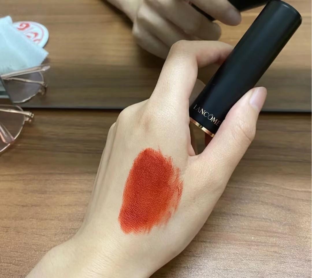 黄皮肤适合什么颜色口红（早秋最火5款大牌口红） 第15张