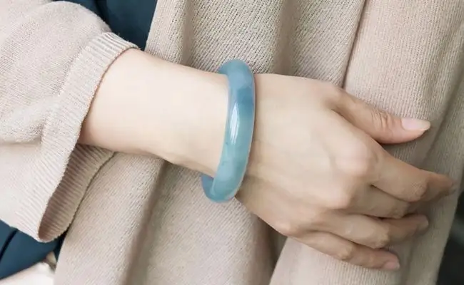 银手镯戴左手好还是右手好（戴手镯有什么讲究） 第13张