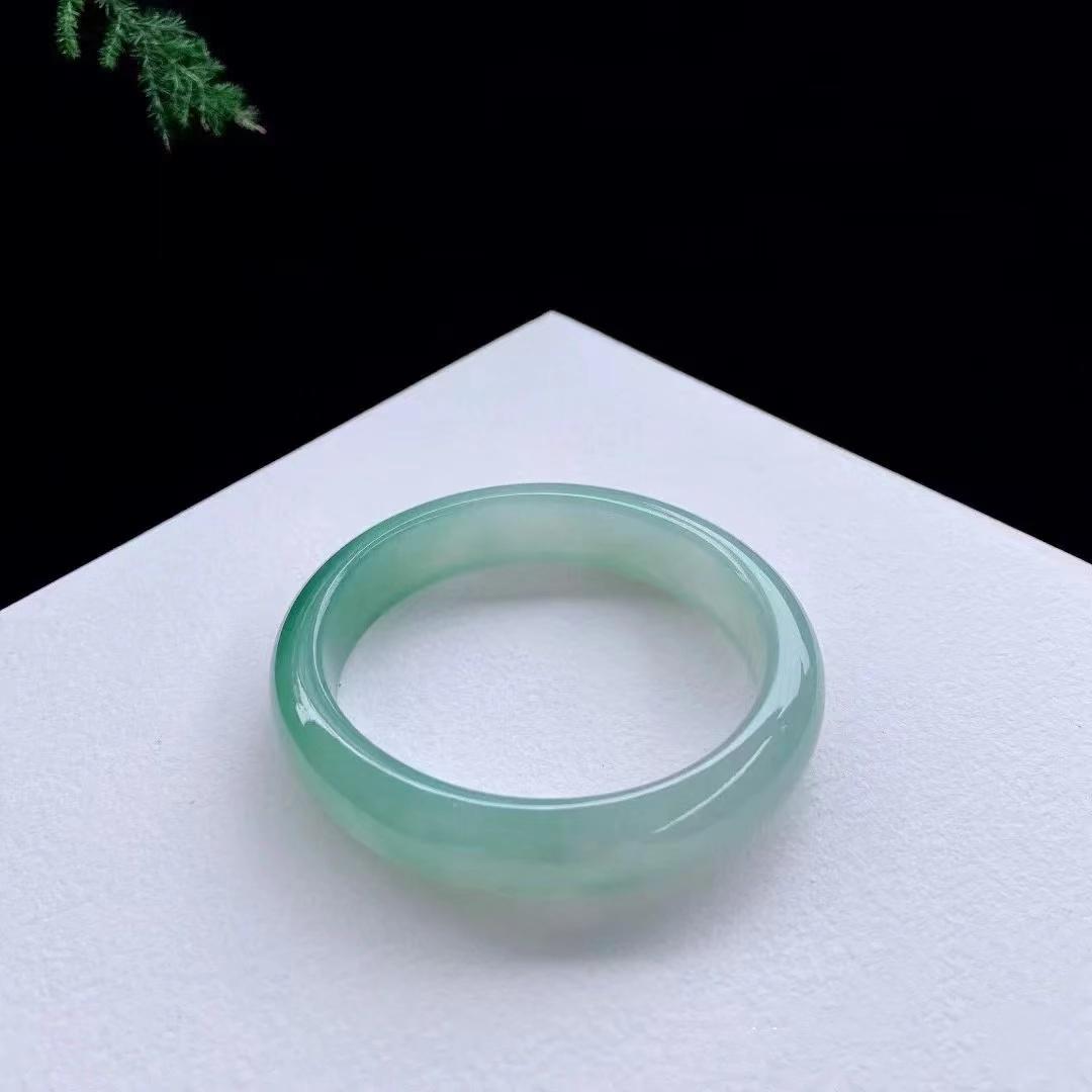 贵妃手镯和正圈手镯的区别（公主镯和贵妃手镯哪个好看） 第1张