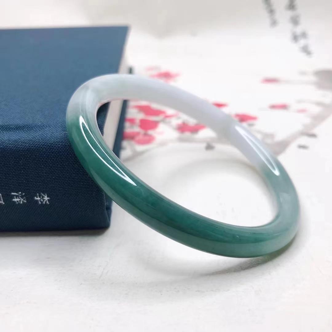 贵妃手镯和正圈手镯的区别（公主镯和贵妃手镯哪个好看） 第3张