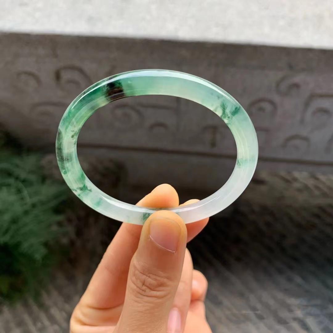贵妃手镯和正圈手镯的区别（公主镯和贵妃手镯哪个好看） 第5张