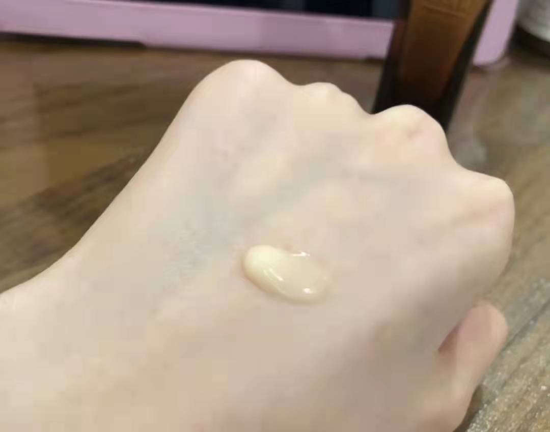 雅诗兰黛化妆品属于什么档次（雅诗兰黛四大精华好用吗） 第13张