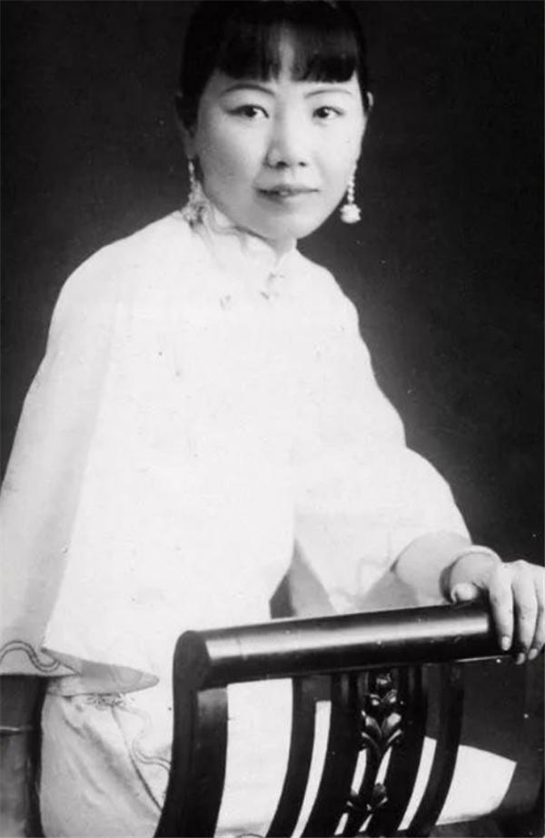 中国银幕的第一位女演员是（为拼事业将闺蜜送给丈夫） 第1张
