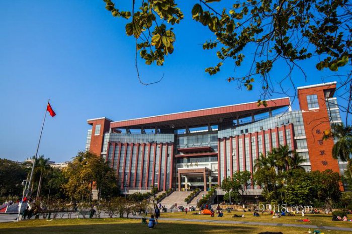 暨南大学十大王牌专业：新闻学得第一，经济学排第二 第17张