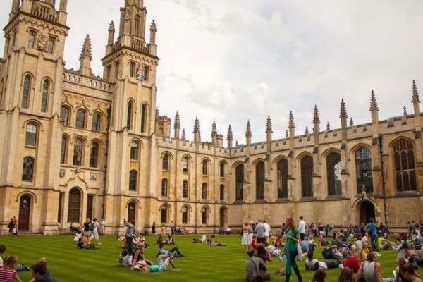 世界法学排名前十的大学：哈佛第一，耶鲁第四 第3张