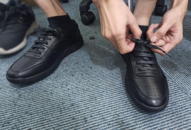 长期站立穿什么鞋子舒服（上班长时间走路穿什么鞋好） 第15张