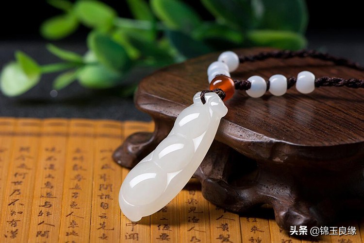 玉和翡翠有什么区别（翡翠和和田玉有什么不同） 第7张