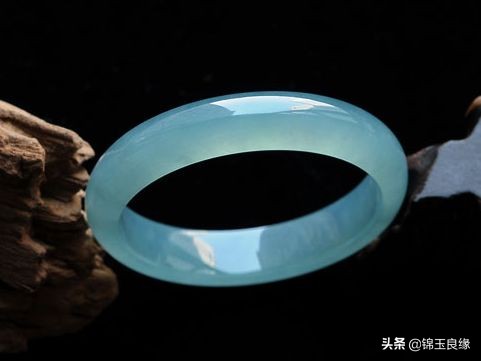 玉和翡翠有什么区别（翡翠和和田玉有什么不同） 第13张