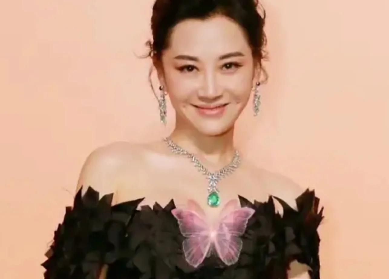 酒窝和梨涡的区别（酒窝和梨涡哪个更美） 第7张