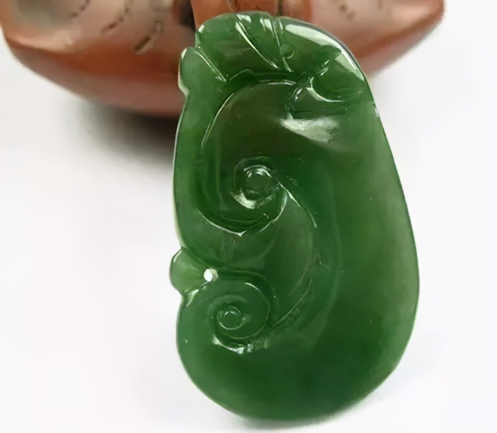 碧玉和翡翠的区别是什么（碧玉和翡翠哪个好看价值高） 第5张