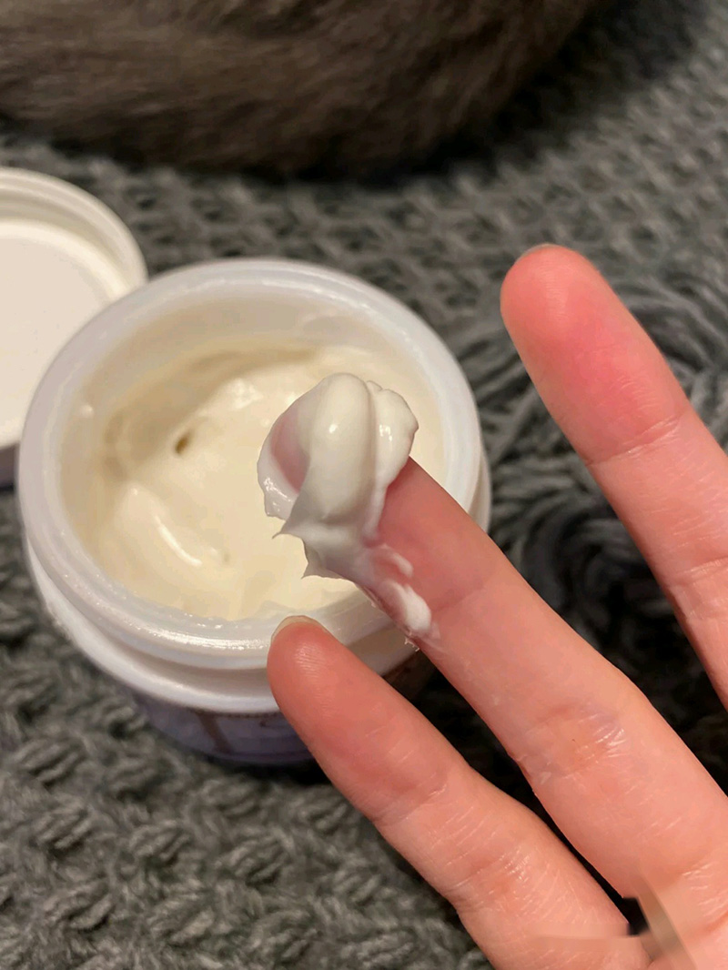 晚上用乳液好还是面霜好（乳液和面霜哪个晚上用哪个早上用） 第5张