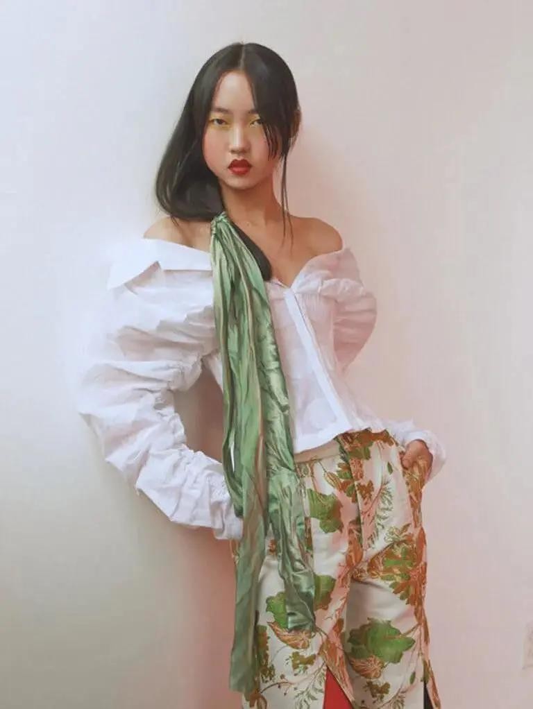 白色搭配什么颜色好看（白色上衣搭配什么颜色裤子） 第5张