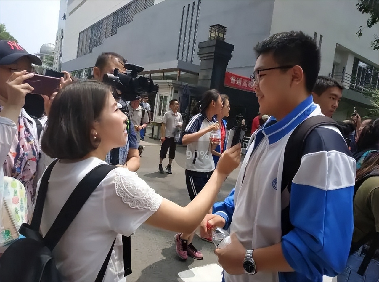 2022年高考理综难吗？不同试卷难度有差异，考生们的说法让人心疼 第3张