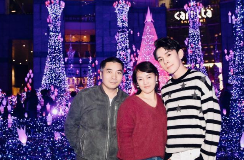 李佳琦个人资料（卖化妆品年入2亿） 第29张
