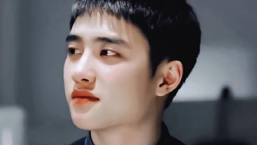 EXO12位成员现状：黄子韬回家继承父业，鹿晗因恋爱打烂一手好牌 第115张