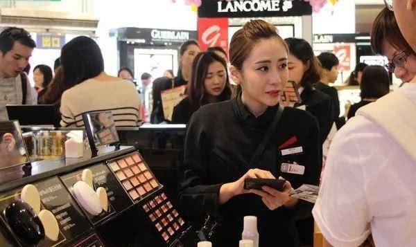 李佳琦个人资料（卖化妆品年入2亿） 第21张
