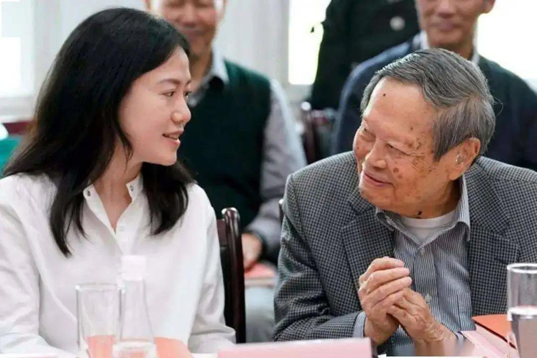 翁帆个人资料简历（28岁结婚，为丈夫坚持早睡18年） 第37张