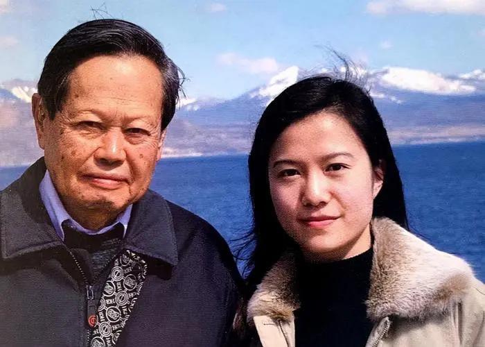 翁帆个人资料简历（28岁结婚，为丈夫坚持早睡18年） 第5张