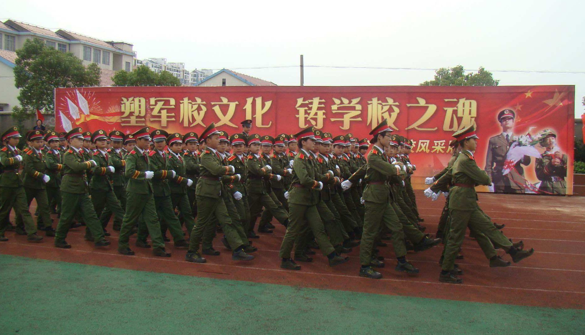 高考想报军校难不难？它和普通高校差别大吗？一般家庭不建议报考 第1张