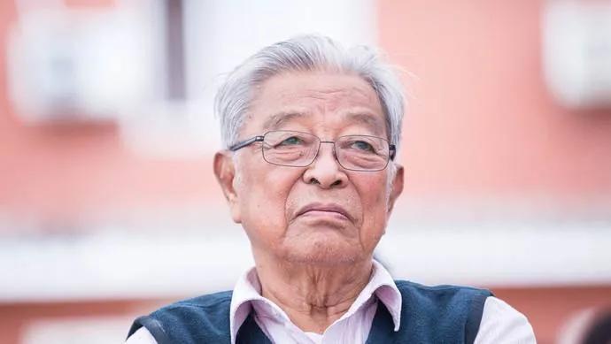 褚时健的传奇人生简介（揭秘褚时健是如何从低谷走向巅峰） 第1张
