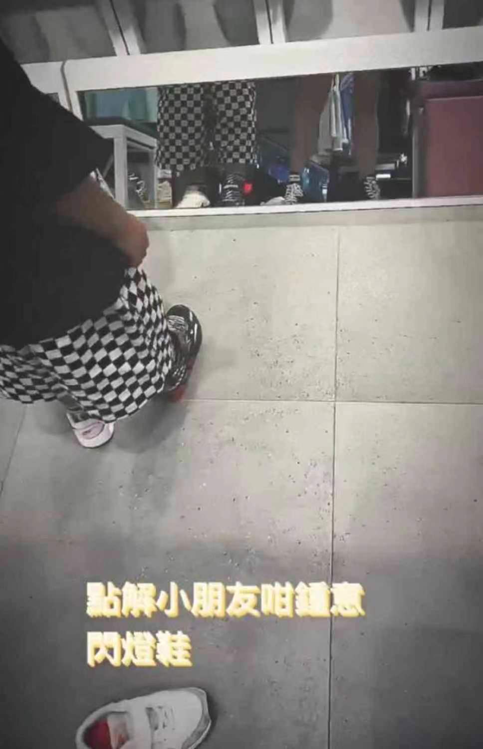 张柏芝直播3胎儿子误入（小宝声音超萌） 第7张