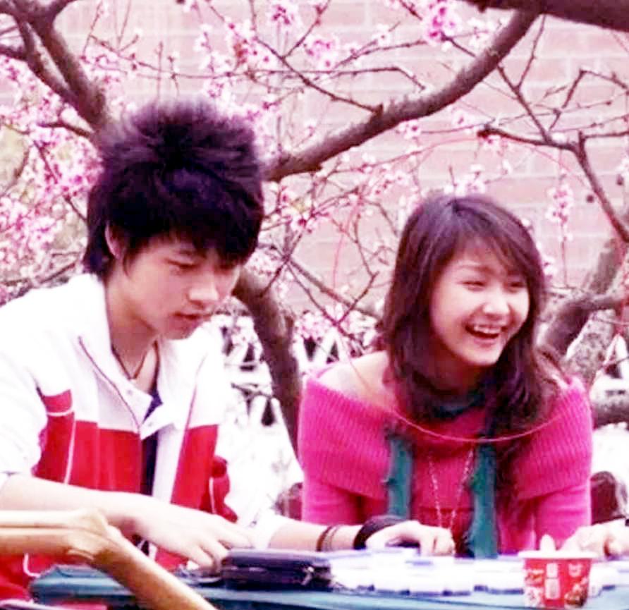 魏晨老婆是初恋吗？妻子牺牲事业成就了他 第7张