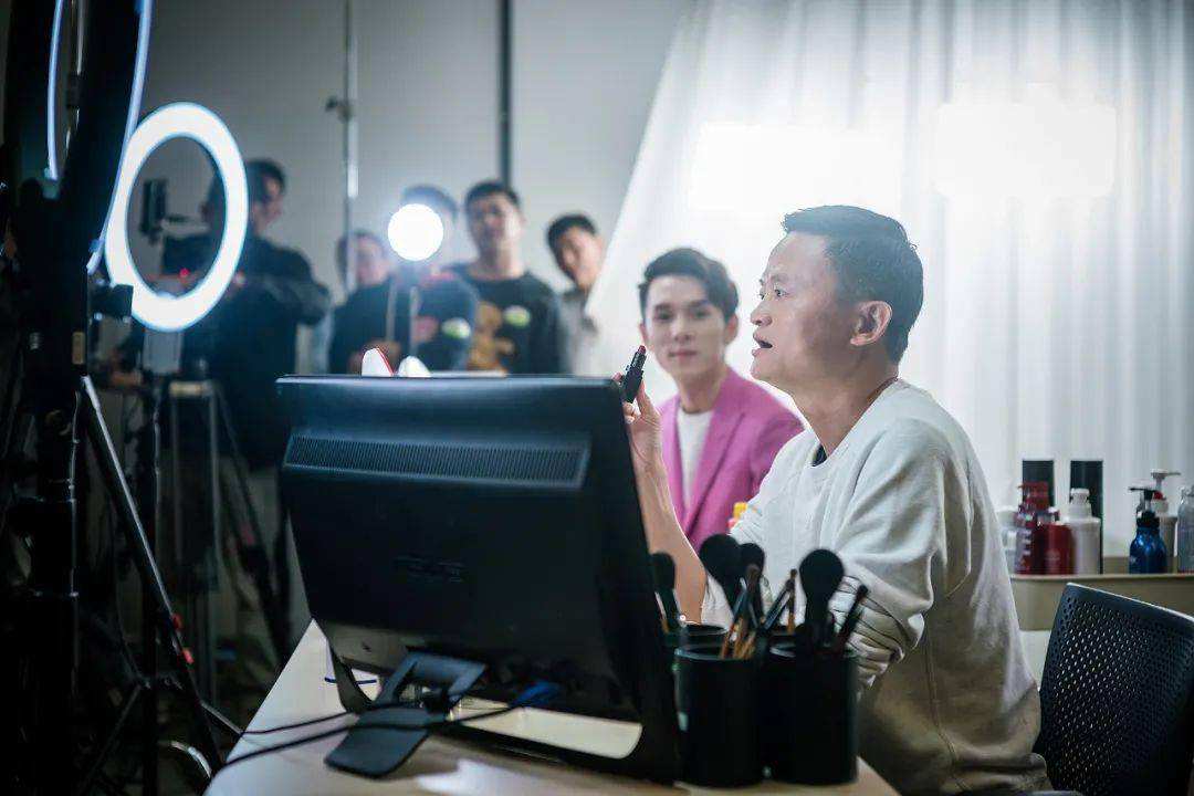 李佳琦个人资料（卖化妆品年入2亿） 第31张