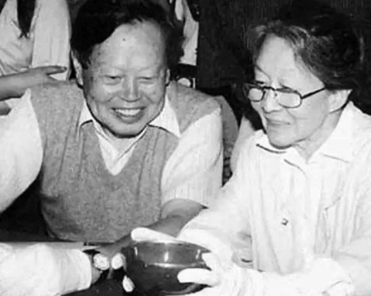 翁帆个人资料简历（28岁结婚，为丈夫坚持早睡18年） 第7张