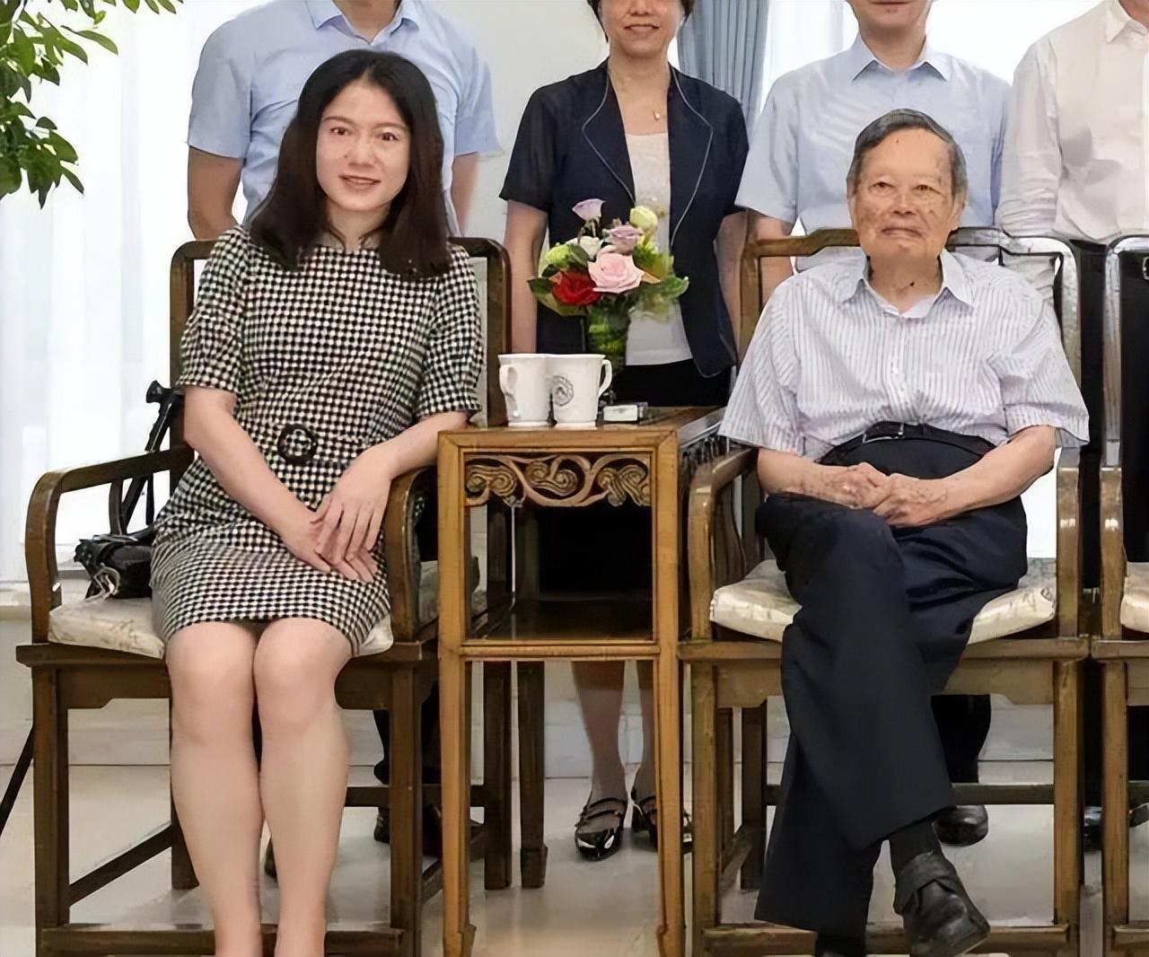 翁帆个人资料简历（28岁结婚，为丈夫坚持早睡18年） 第39张