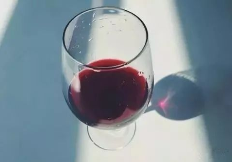 红酒存“过期”了还能喝吗？酿酒师给出明确答复后，茅塞顿开 第1张