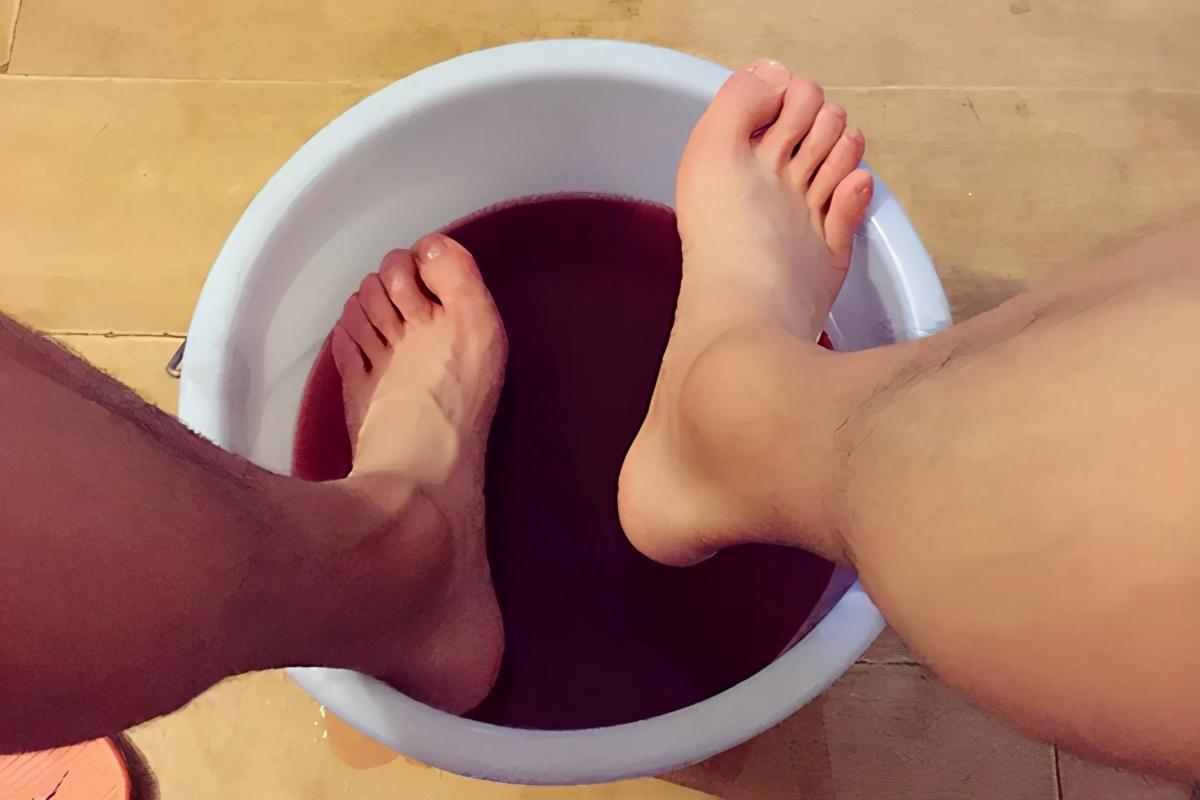 床头朝什么方向是正确的？很多人都不懂里面的讲究 第7张