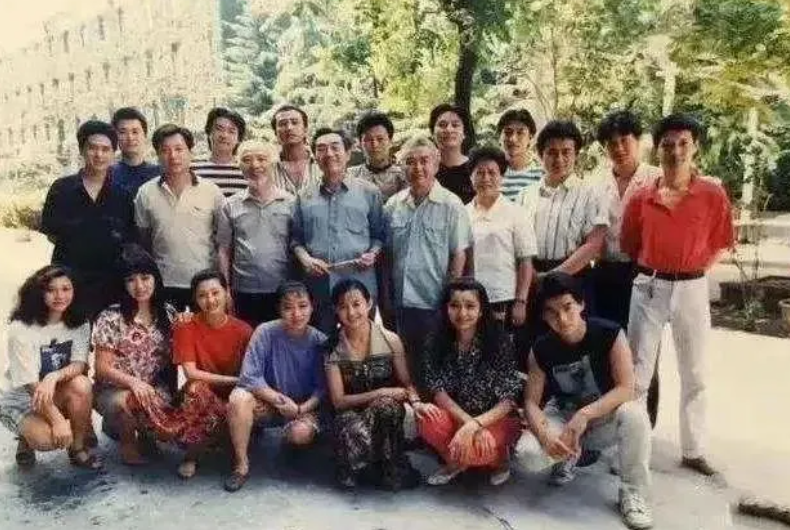 冯小刚老婆徐帆简介（徐帆当年这么红，为何还做第三者） 第23张