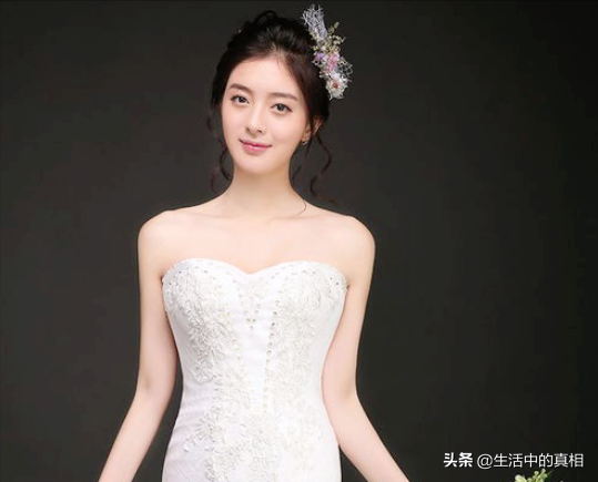 生活中那么多穿抹胸的女生，她们就不怕“走光”吗？ 第11张