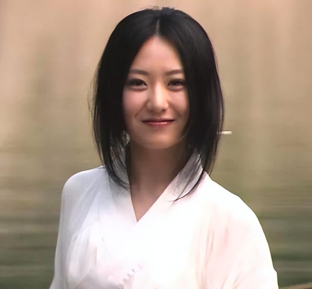 白冰个人资料简介（闪婚小三岁男模，离婚后独自带娃） 第7张