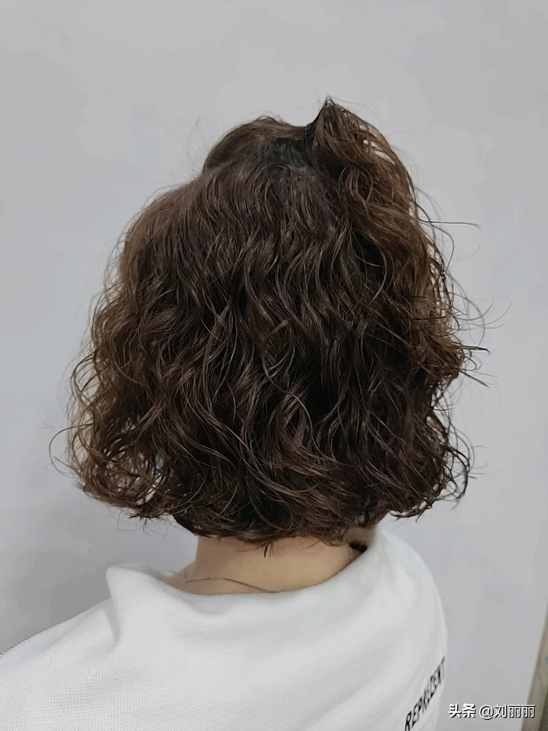 最火女士短发14款，烫卷剪短美美哒，看着很心动 第9张
