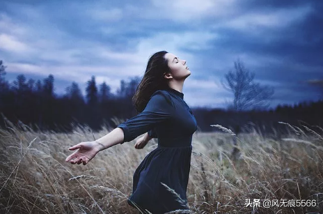 无法诉说的委屈的句子图片（活得好累好压抑的心情说说） 第1张