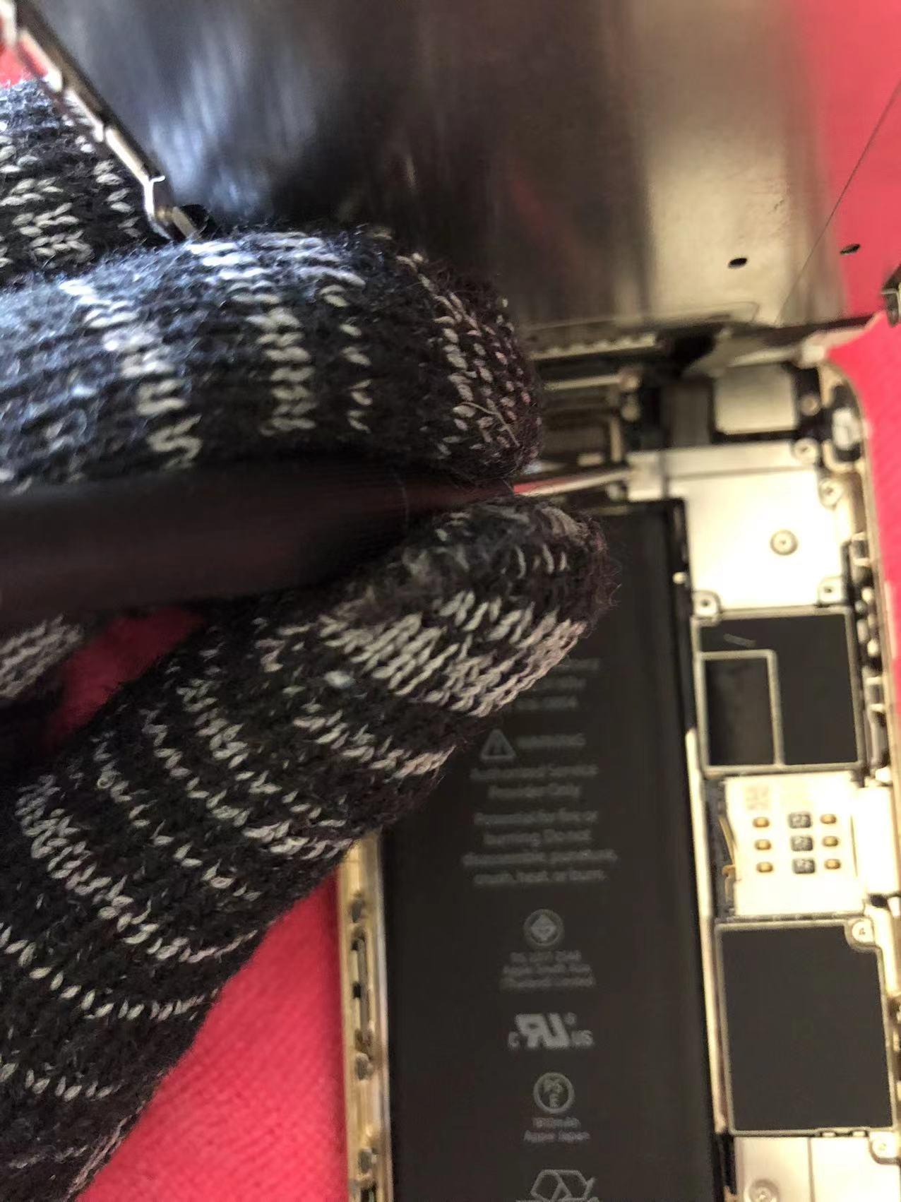 iphone6 plus怎么换屏幕（iPhone6 Plus更换屏幕维修实例） 第5张