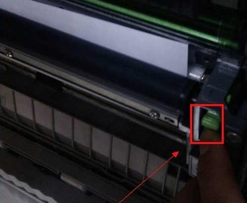 打印机卡纸了怎么办才能拿出纸（打印机卡纸的解决方法） 第5张