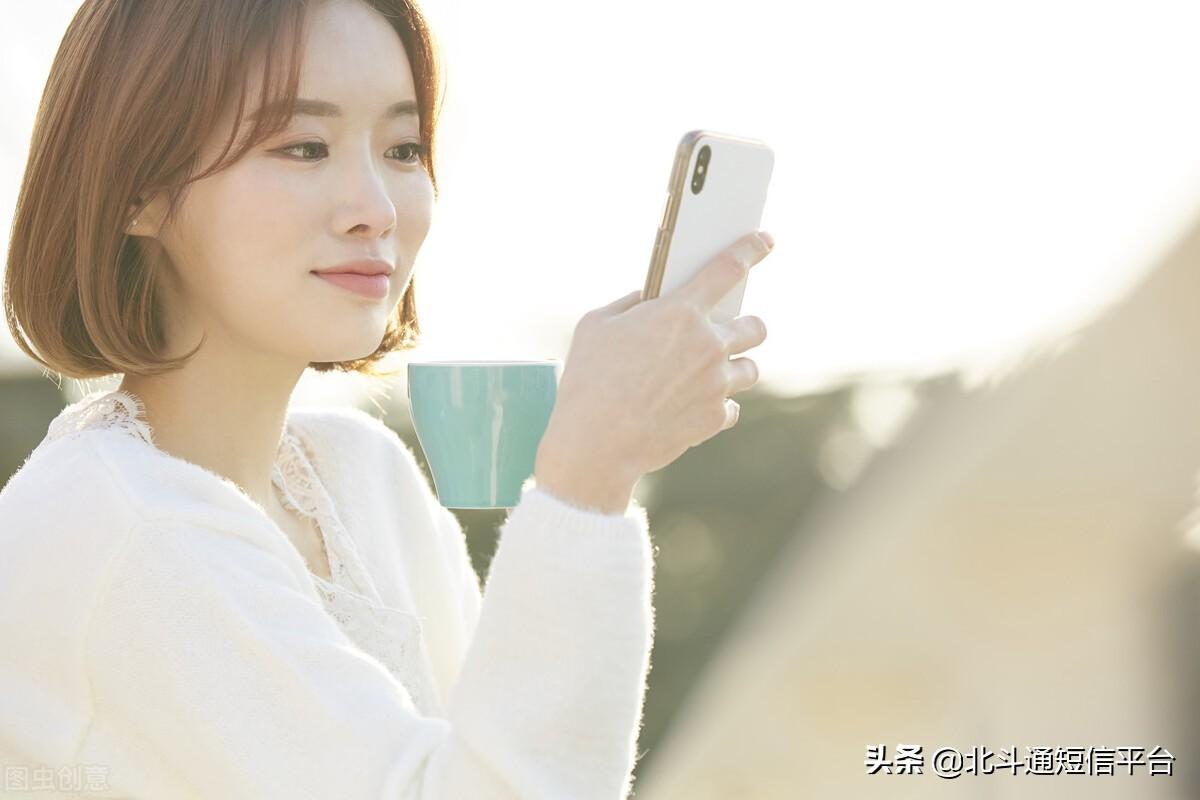 怎么群发短信（群发短信的步骤） 第1张