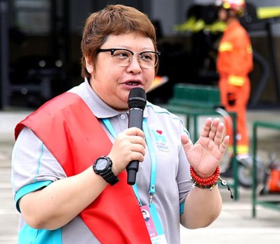 韩红：我一生行善不求回报，收养280多个孤儿，捐款捐到倾家荡产 第1张
