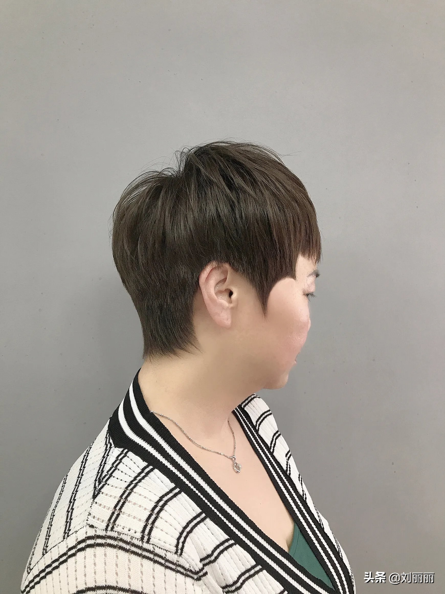 最火女士短发14款，烫卷剪短美美哒，看着很心动 第23张