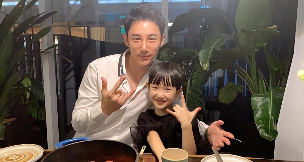 白冰个人资料简介（闪婚小三岁男模，离婚后独自带娃） 第43张