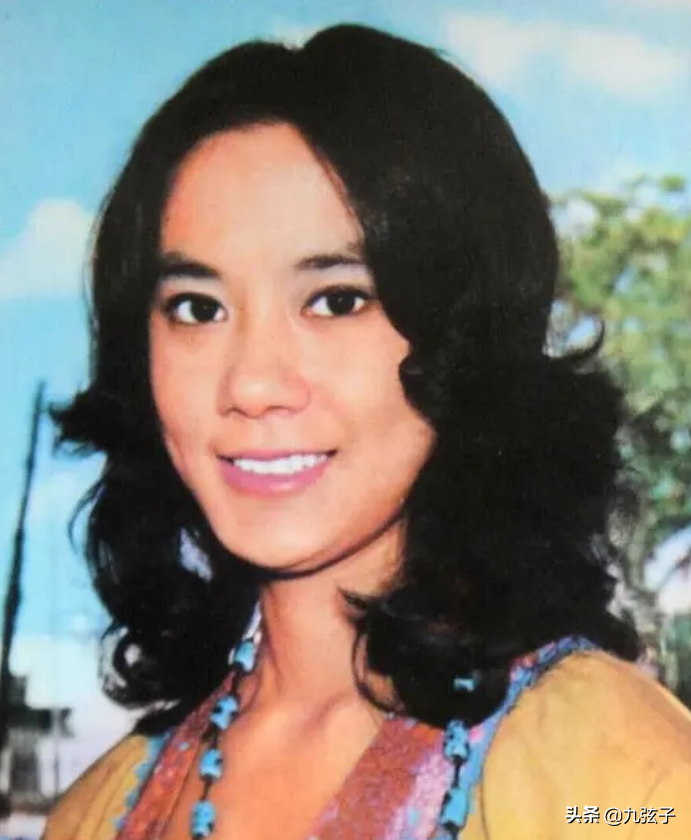 不畏惧市井流言，不为名声所累的痴情女子，苗可秀活得与众不同 第9张