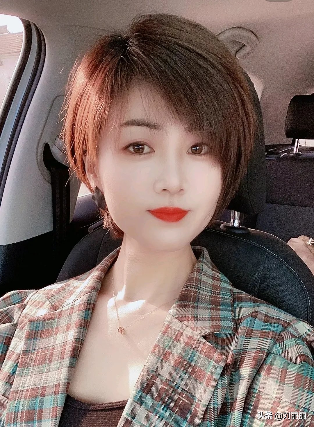 是时候剪掉长发了，15款短发送给你，利落时尚显脸小 第17张