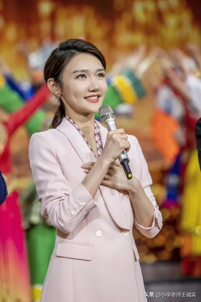 龙洋太漂亮了，笑起来太甜，还有酒窝，还是主持过诗词大会的才女 第35张