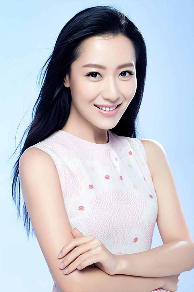 白冰个人资料简介（闪婚小三岁男模，离婚后独自带娃） 第3张